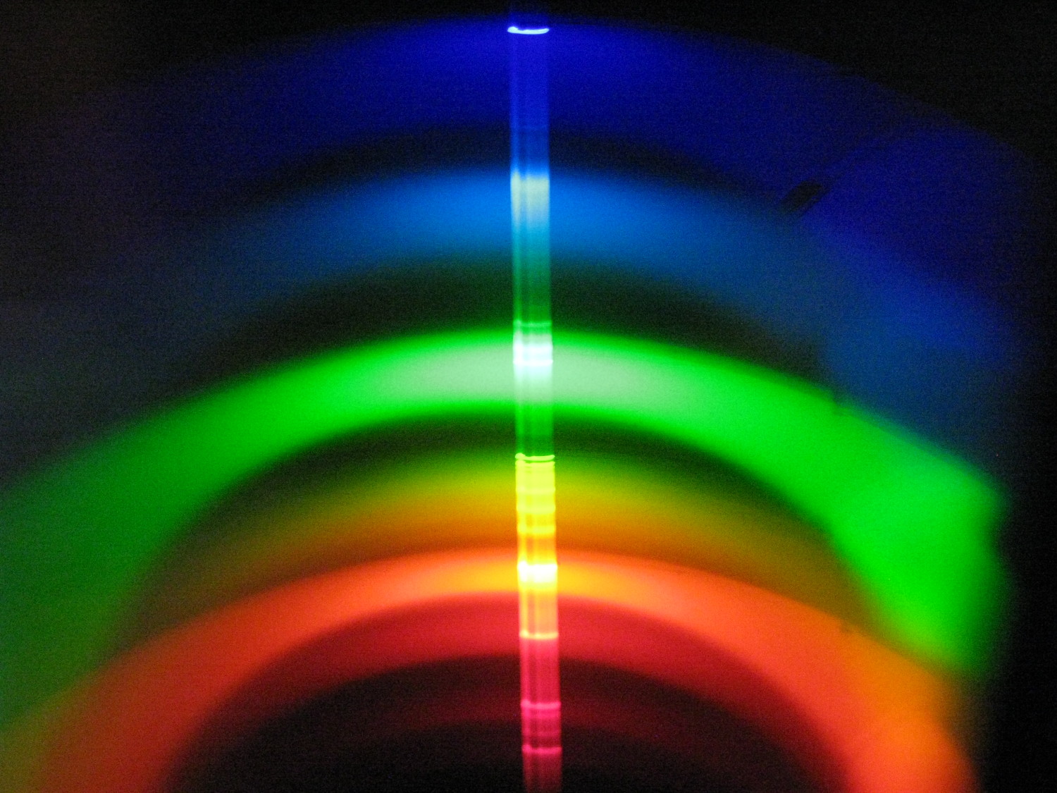 Helical_fluorescent_lamp_spectrum_by_diffraction_grating - Keymate ...